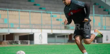 Madariaga cumple un sueño en la Liga Premier