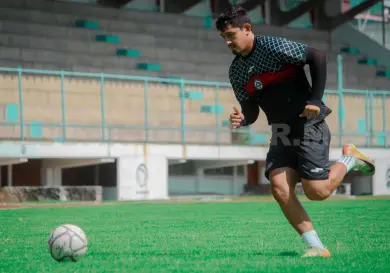 Madariaga cumple un sueño en la Liga Premier