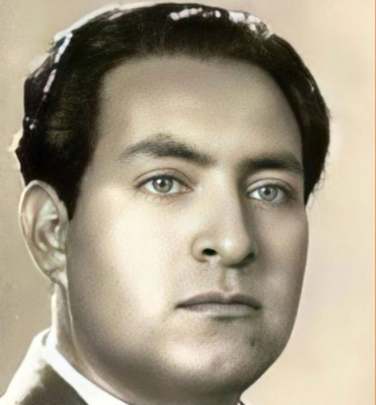 Resaltan obra de Armando Duvalier