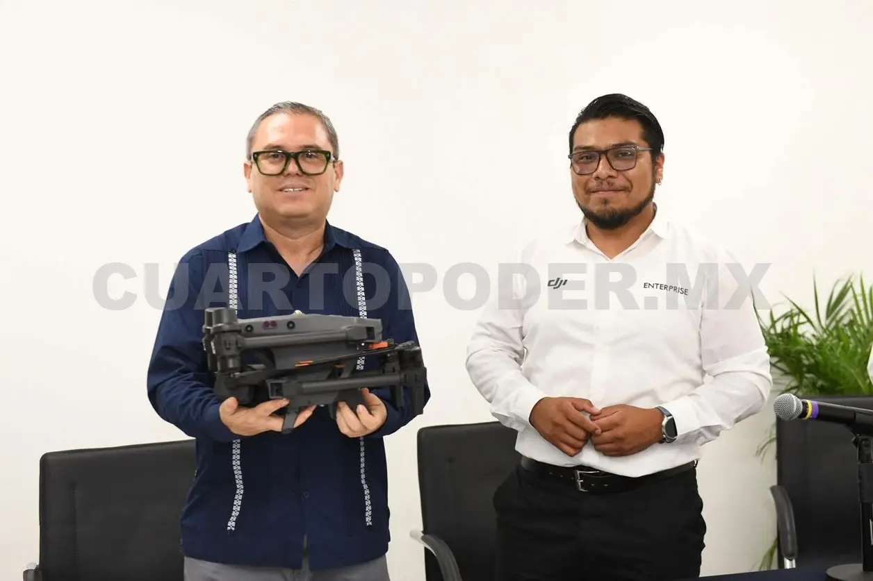 Chacón Rojas agradeció este gesto que demuestra que los graduados de la Unach tienen un compromiso con la institución. CP