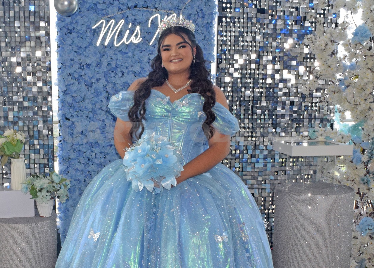 Natalia celebra sus quince años
