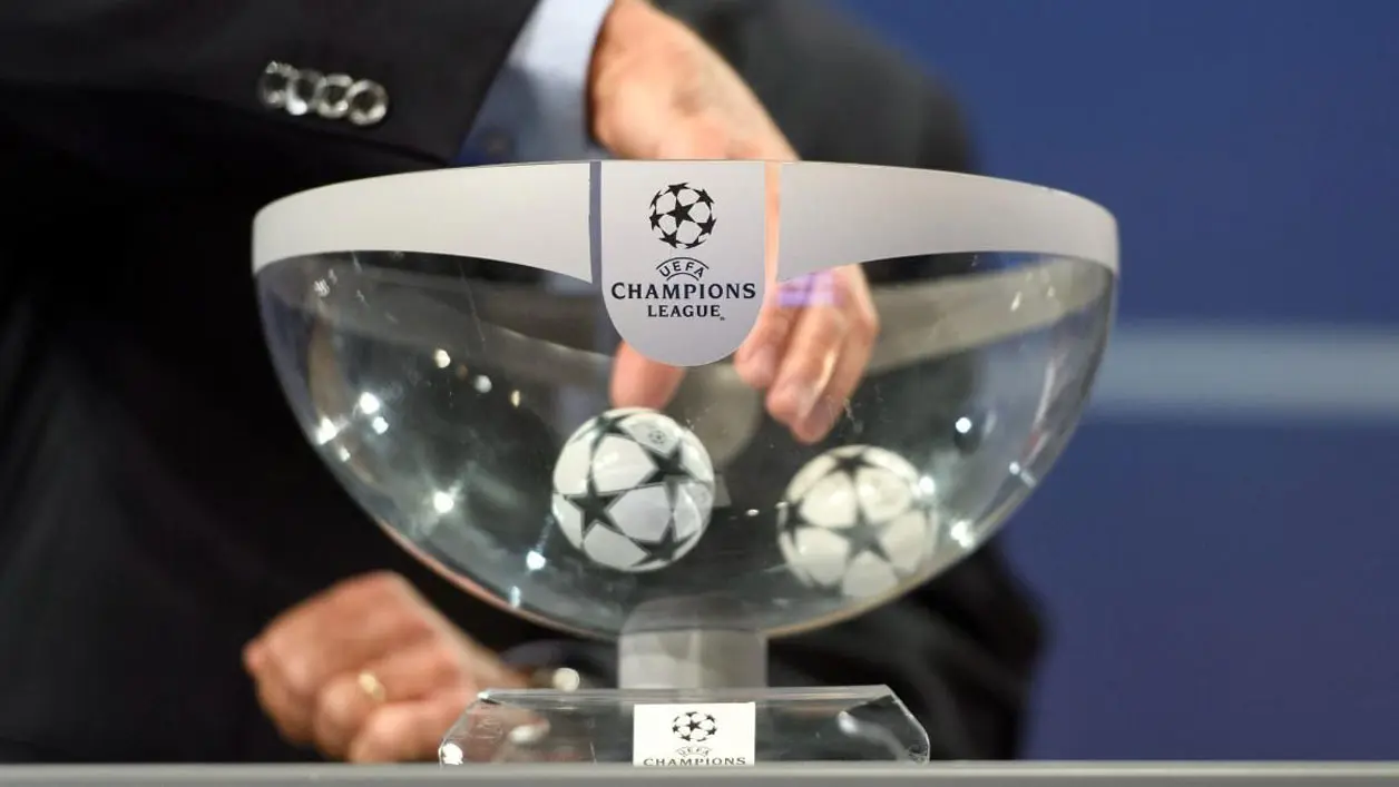 Los 36 equipos participantes fueron divididos en cuatro bombos según su coeficiente UEFA. Agencias