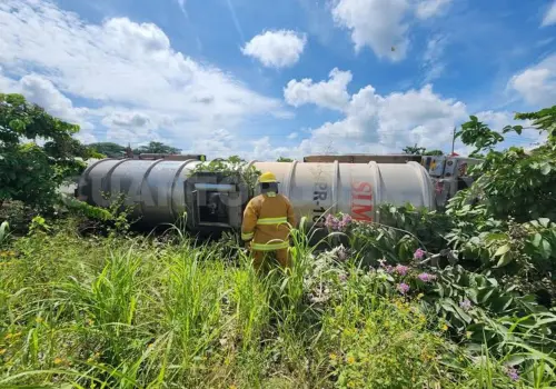 Pipa se sale de la carretera y acaba recostada