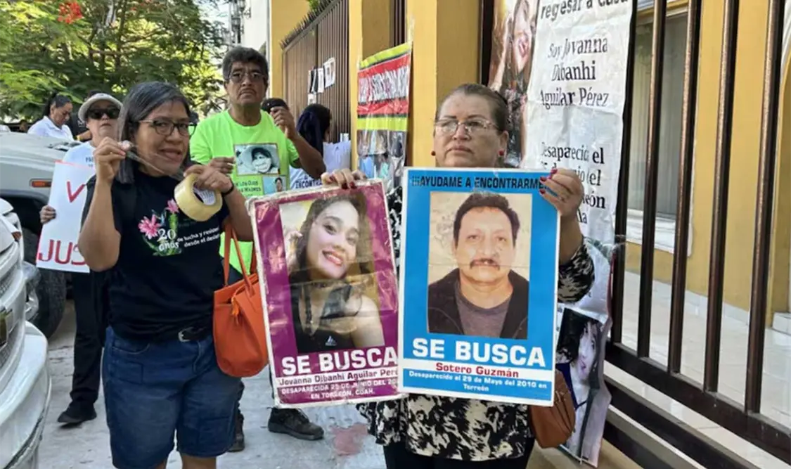 Cierran fiscalía familiares de desaparecidos