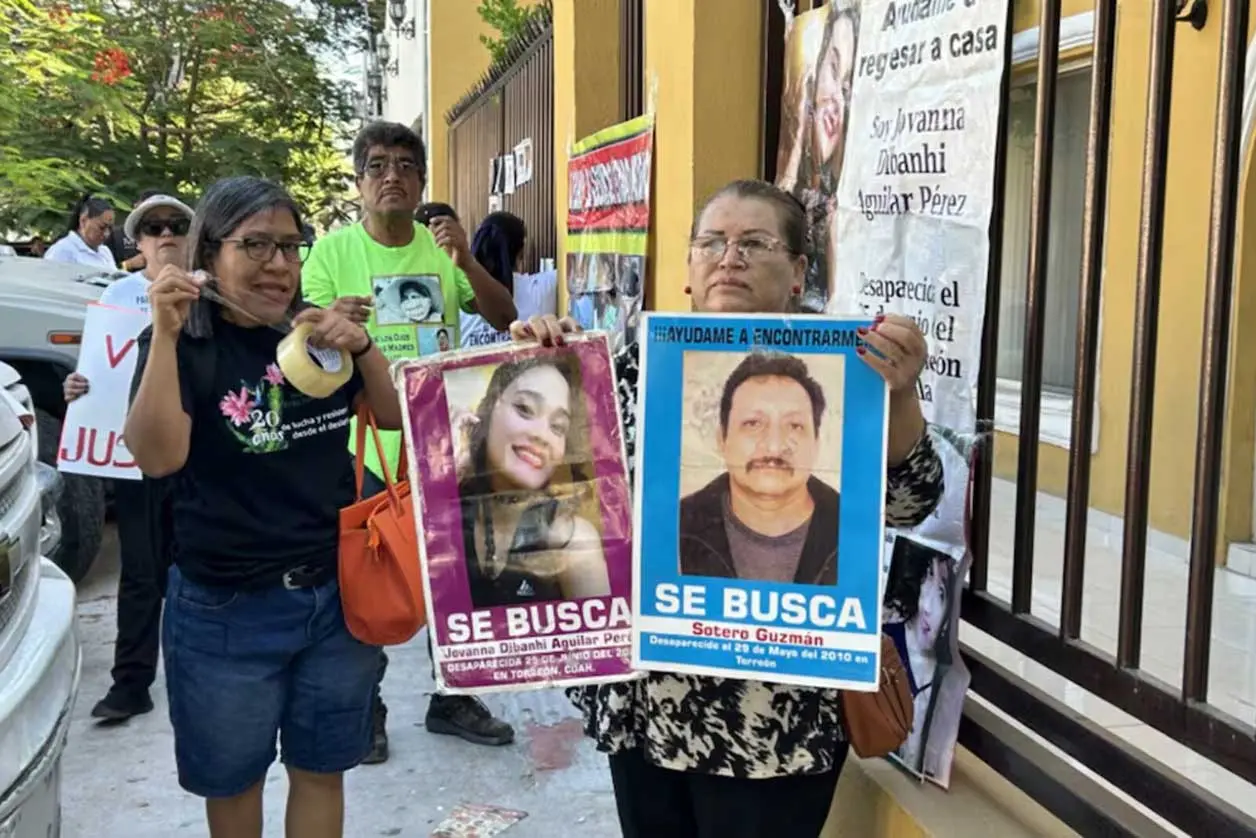 Cierran fiscalía familiares de desaparecidos