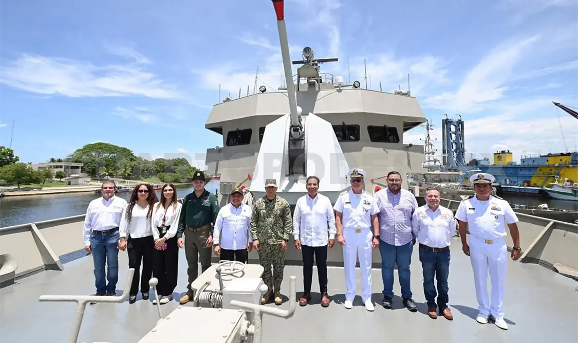 Recorre Eduardo Ramírez Aguilar el buque ARM Chiapas