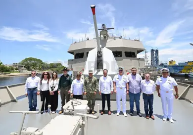 Recorre Eduardo Ramírez Aguilar el buque ARM Chiapas