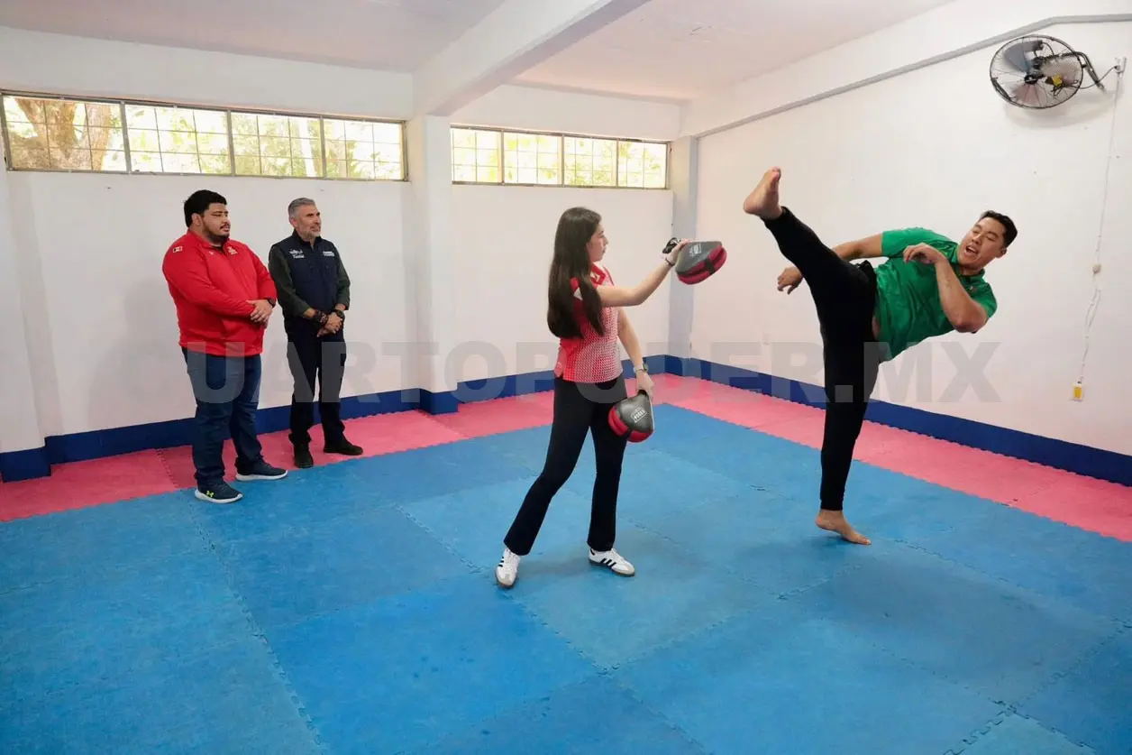 El presidente municipal Ángel Torres encabezó la presentación de la Academia Indetux, reafirmando su compromiso con el deporte. Cortesía
