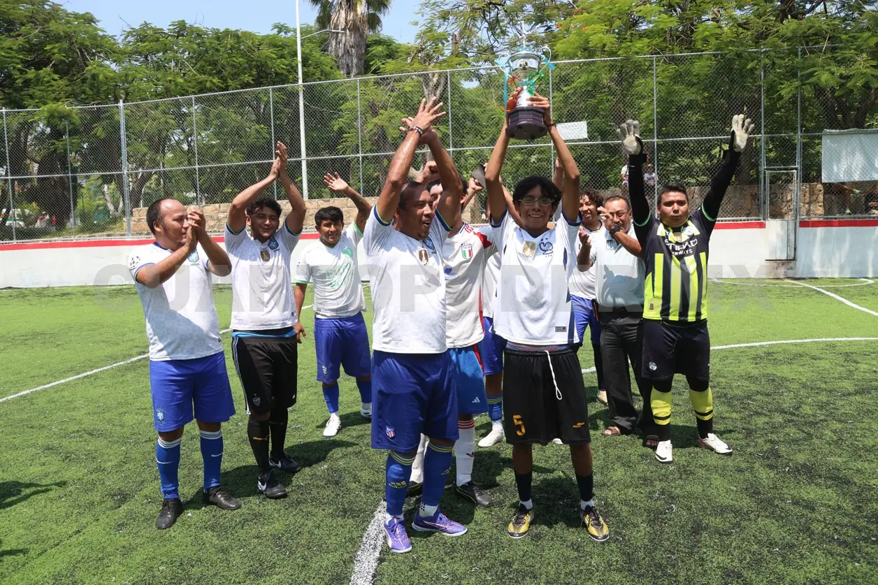 Levantaron el título de campeones del torneo al vencer a su similar de Ice Cars FC. Carlos López/CP 