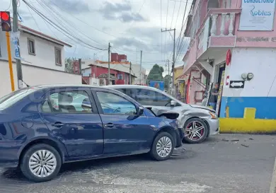 Se impactan en cruce del barrio Santa Cecilia