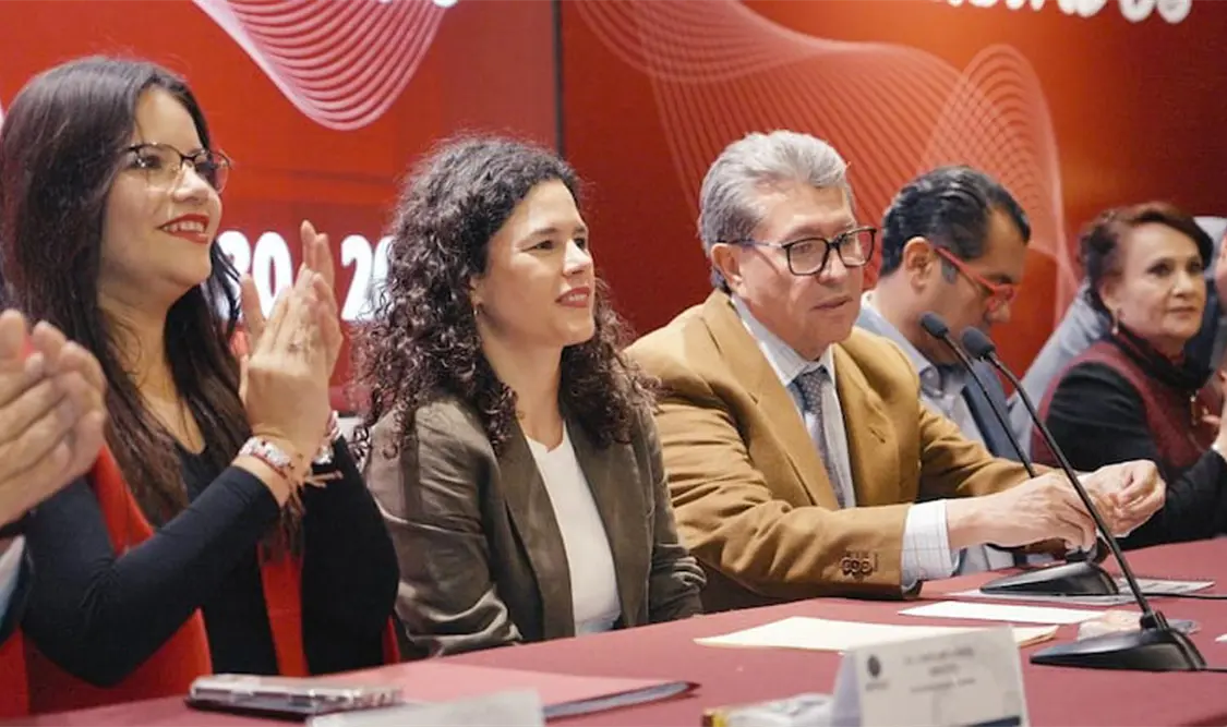 Luisa Alcalde durante la reunión plenaria, aclaró que no desaparecen los “pluris”. Cortesía