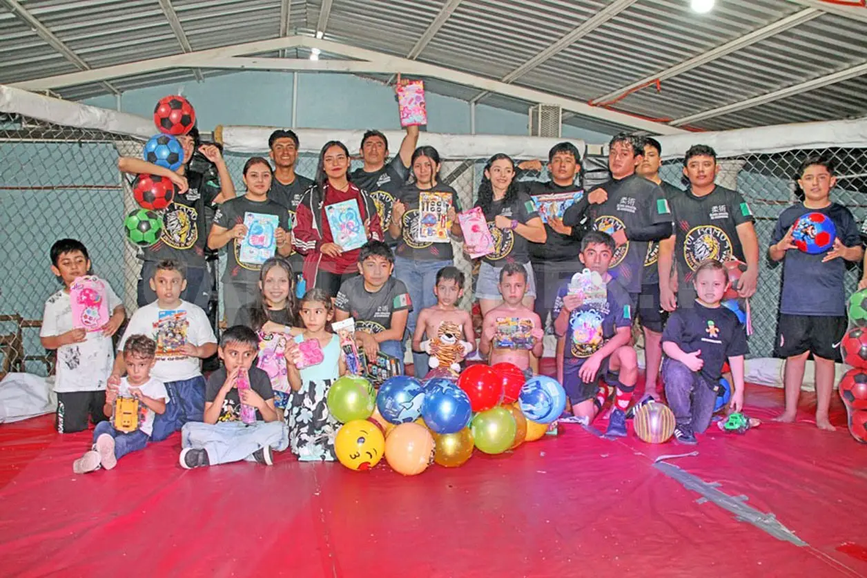 La academia Última Dinastía de Guerrero organizó un encuentro de MMA a beneficio de la niñez vulnerable. 