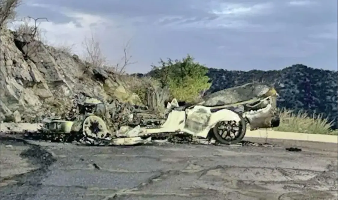 Se incendia camioneta de Natanael Cano