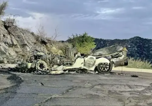 Se incendia camioneta de Natanael Cano