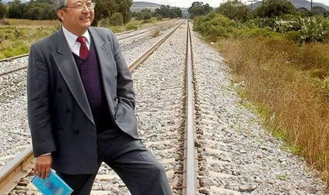 El maestro Óscar Wong fue condecorado con el Premio Chiapas. Cortesía