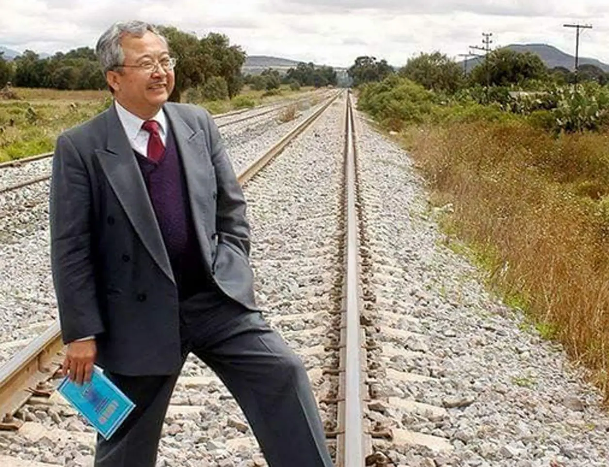 El maestro Óscar Wong fue condecorado con el Premio Chiapas. Cortesía