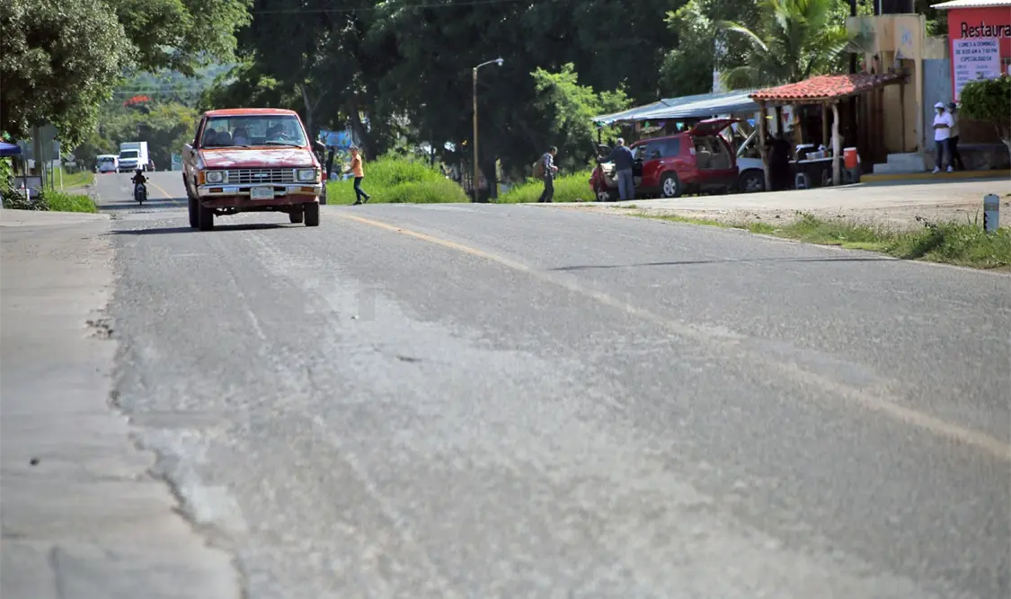 Los baches abundan en las diferentes carreteras de Chiapas. CP