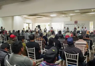 Entregan reconocimientos a comunidades indígenas