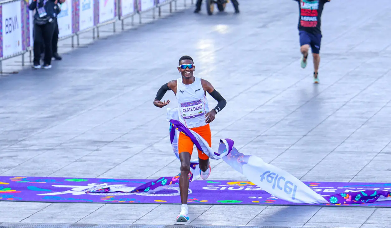 En la categoría masculina, Tadu Abate conquistó la victoria con un tiempo de 2:11:17.640. Agencias 