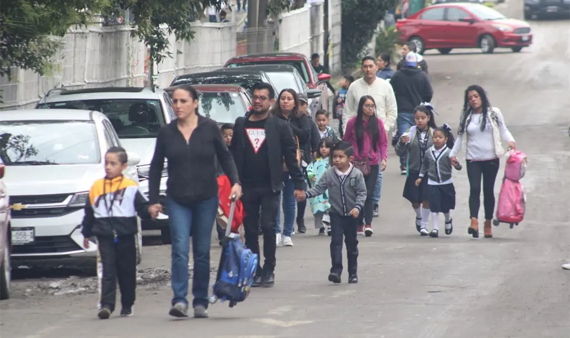 Miles de estudiantes vuelven a las aulas