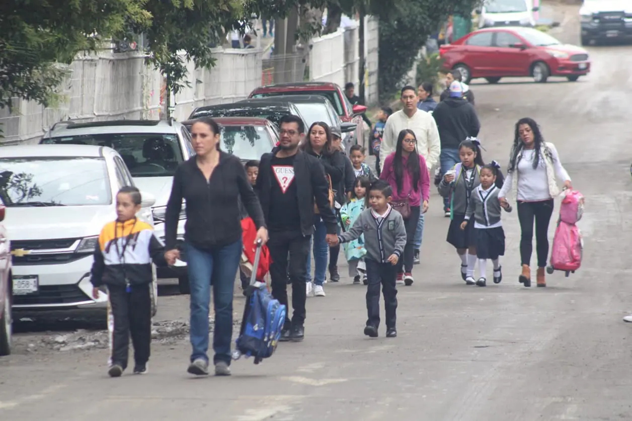 Miles de estudiantes vuelven a las aulas