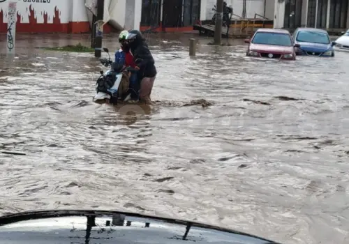 Lluvia provoca desbordamiento del río Chamula