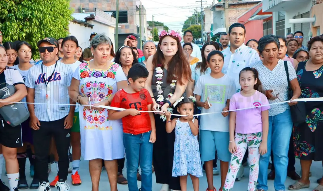 Valeria Rosales inaugura calle en barrio San Miguel