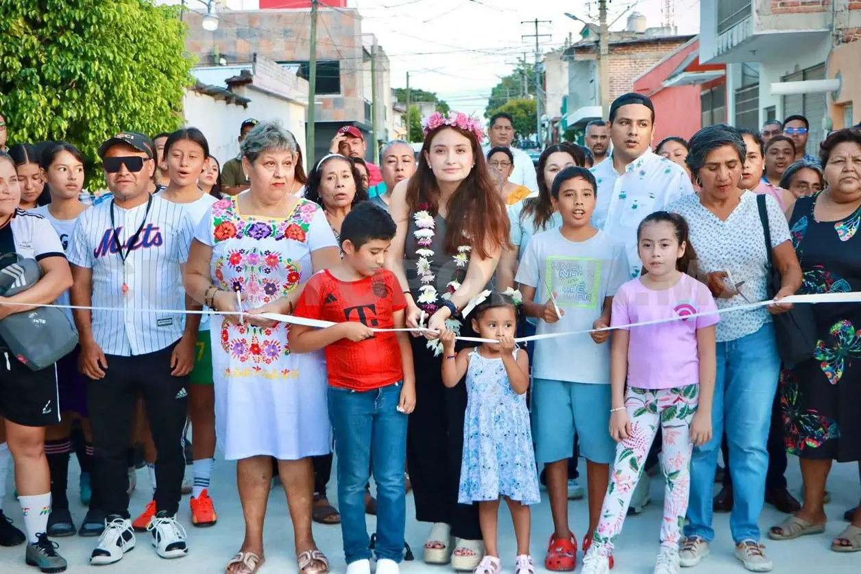 Valeria Rosales inaugura calle en barrio San Miguel