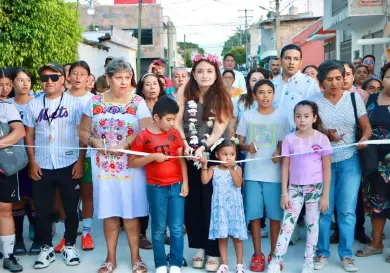 Valeria Rosales inaugura calle en barrio San Miguel