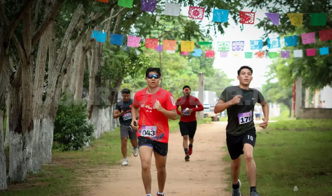 Corredores de distintos municipios se dieron cita en Jiquipilas para participar en la cuarta edición de la Carrera Proyecto Paraíso. Cortesía