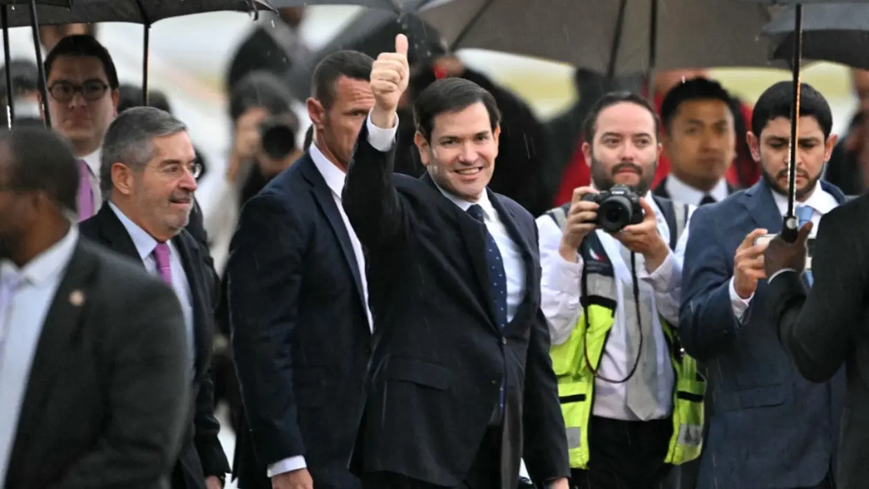 El secretario fue recibido por el canciller Juan Ramón de la Fuente; se reúne con Sheinbaum hoy miércoles. Cortesía 