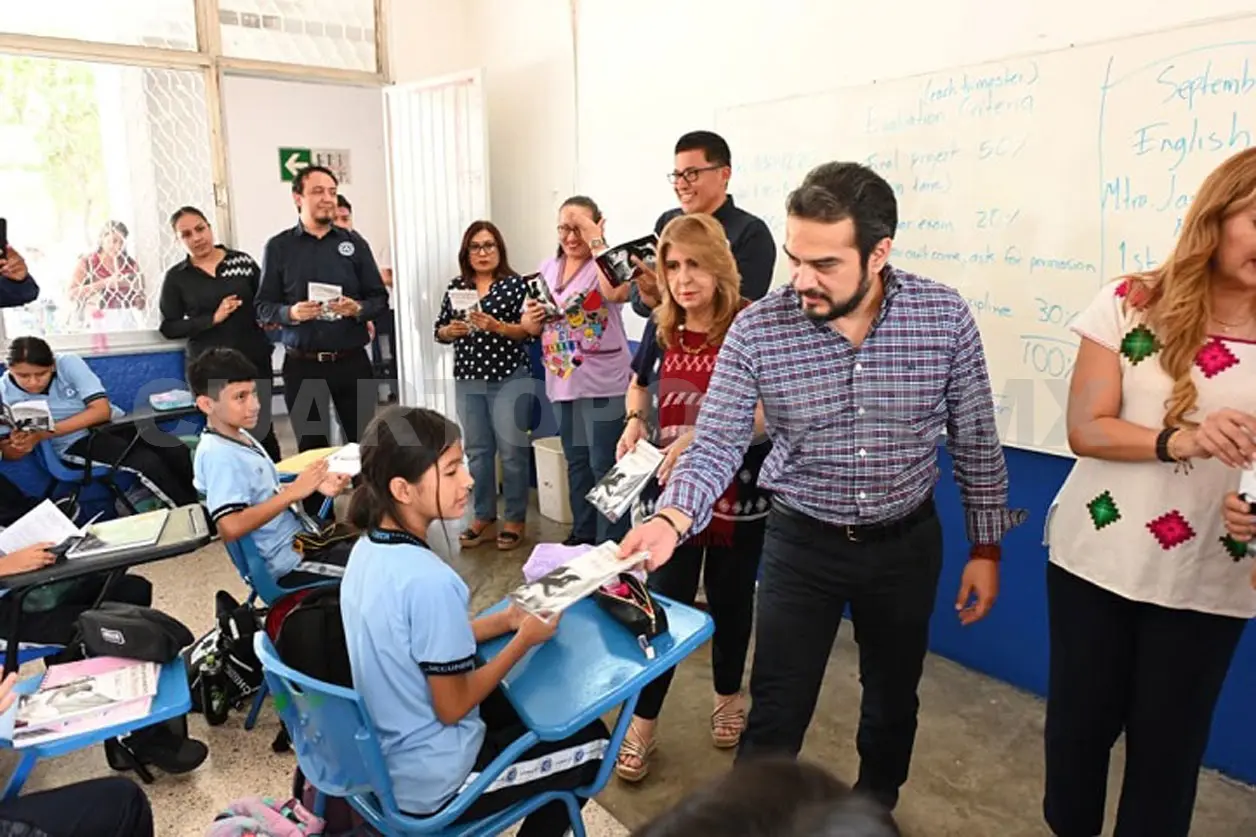 Promueven la Cartilla de Derechos de las Mujeres entre las y los estudiantes. CP