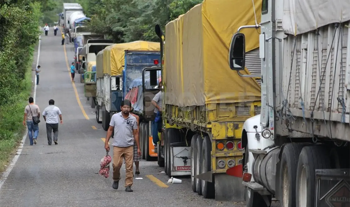 El robo de la mercancía ha ocurrido con carros accidentados, y en otros casos, con unidades que tiene la caja seca cerrada. Diego Pérez / CP