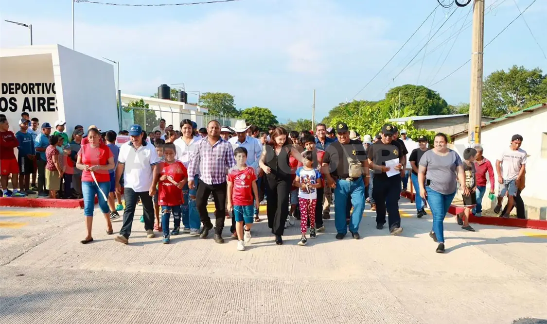 Valeria Rosales entrega 5 calles en Domingo Chanona