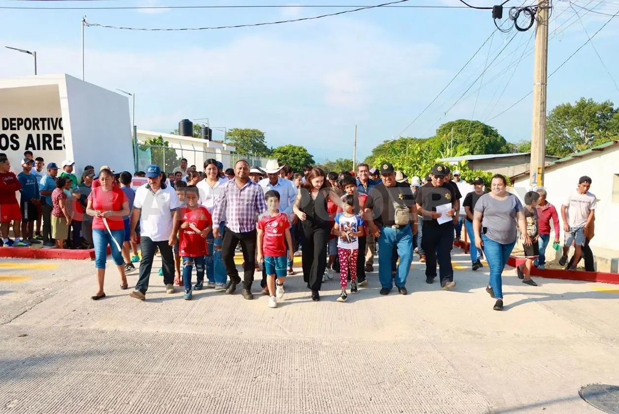 Valeria Rosales entrega 5 calles en Domingo Chanona
