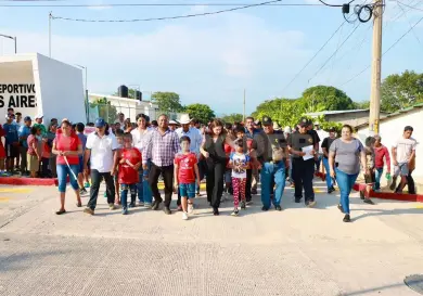 Valeria Rosales entrega 5 calles en Domingo Chanona