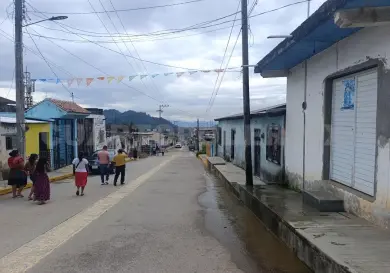 Maestros posponen regreso a las aulas
