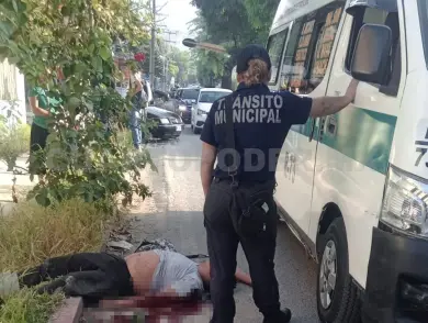 Impacta colectivo a peatón y resulta malherido