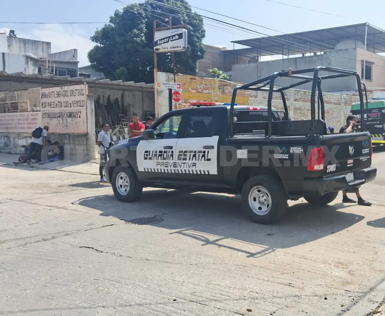 Cuando llegaron los trabajadores al taller se percataron que no abría el portón, así que saltaron la barda y lo hallaron sin vida. Ulises Villalobos / CP