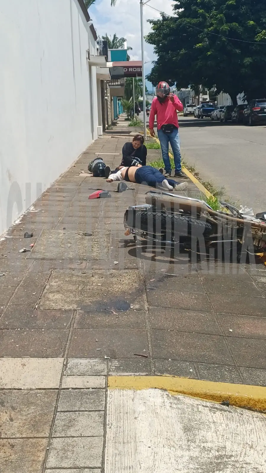 Terminan heridas al ser embestidas por vehículo