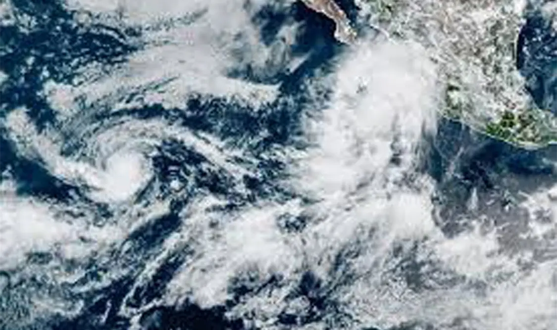 Huracán Lorena cobra fuerza