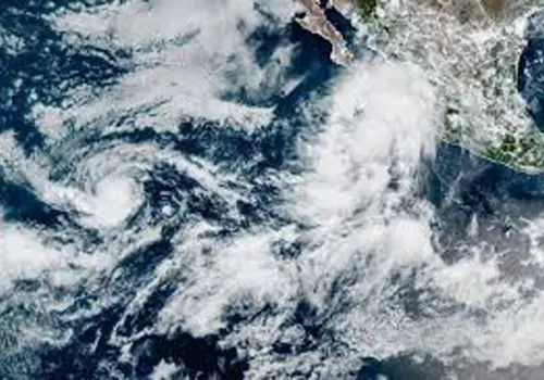 Huracán Lorena cobra fuerza