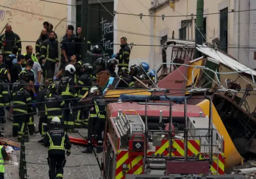 Descarrila funicular turístico, reportan 15 muertos