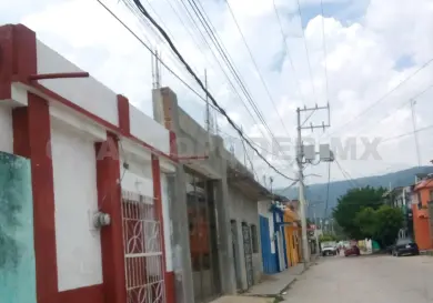 Instalan pararrayos en techos de viviendas
