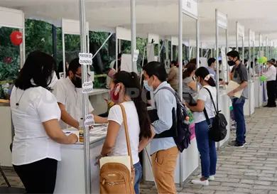 Empleos aumentan, pero sueldos disminuyen