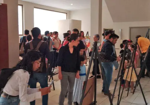 Con trazos oníricos resaltan la identidad