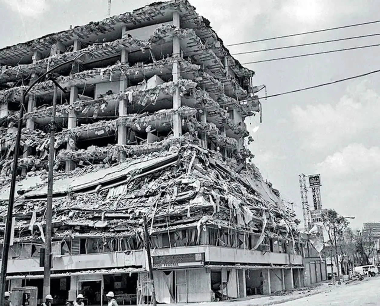 El Museo Archivo de la Fotografía presenta una exposición con 20 imágenes poco conocidas de los daños del terremoto en la Ciudad de México. Cortesía