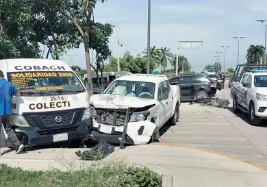 Provoca choque múltiple en semaforazo