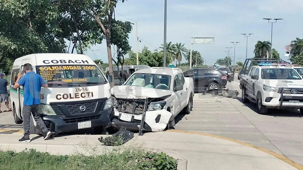 Provoca choque múltiple en semaforazo