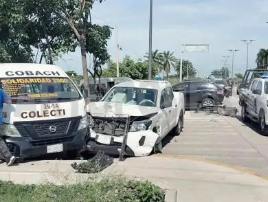 Provoca choque múltiple en semaforazo